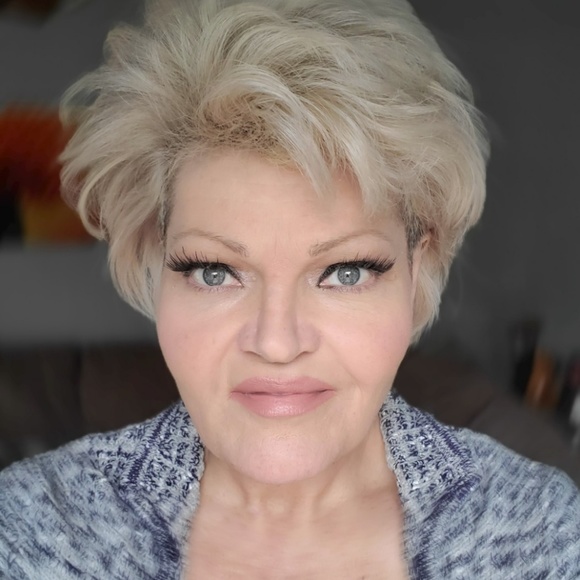 Meet your Posher, Lisa - Picture 2 of 2